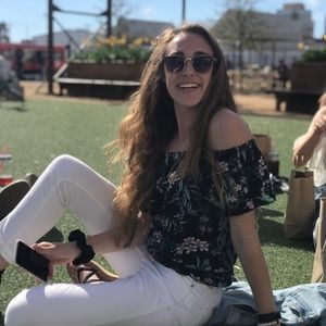 Meet your Posher, Julia